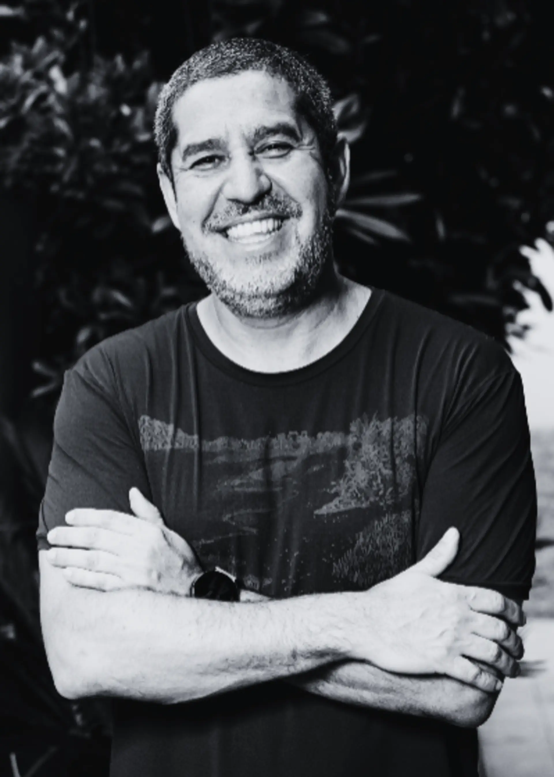 Retrato do escritor brasileiro Felipe Mello, autor do romance distópico A Verdade ou a Morte